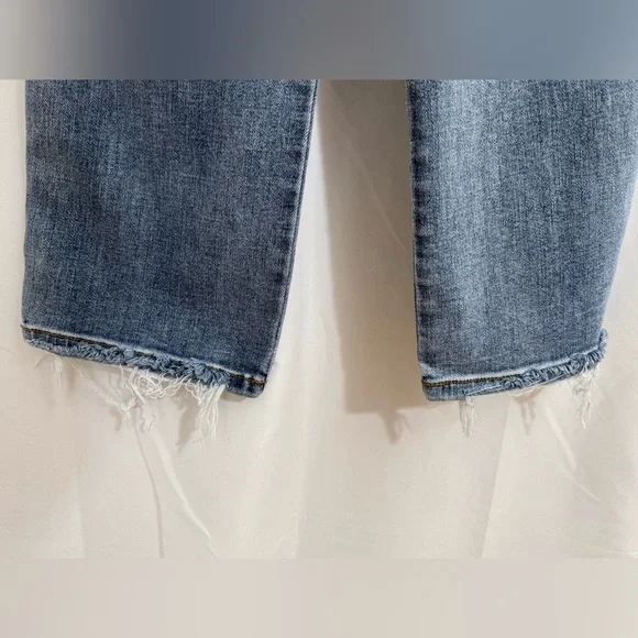 Judy Blue “Dad” High Rise Cell Phone Pocket Jeans With Distressed Spots Size 3 - Picture 11 of 16